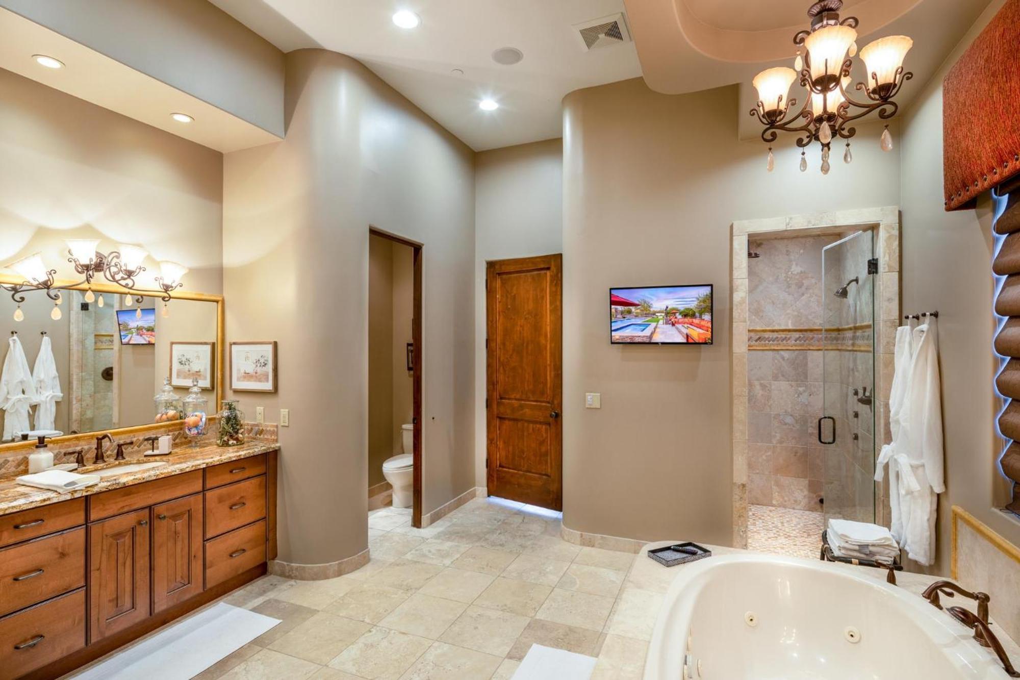 Luxury Estate, Heated Pool, Spa, Game Room,